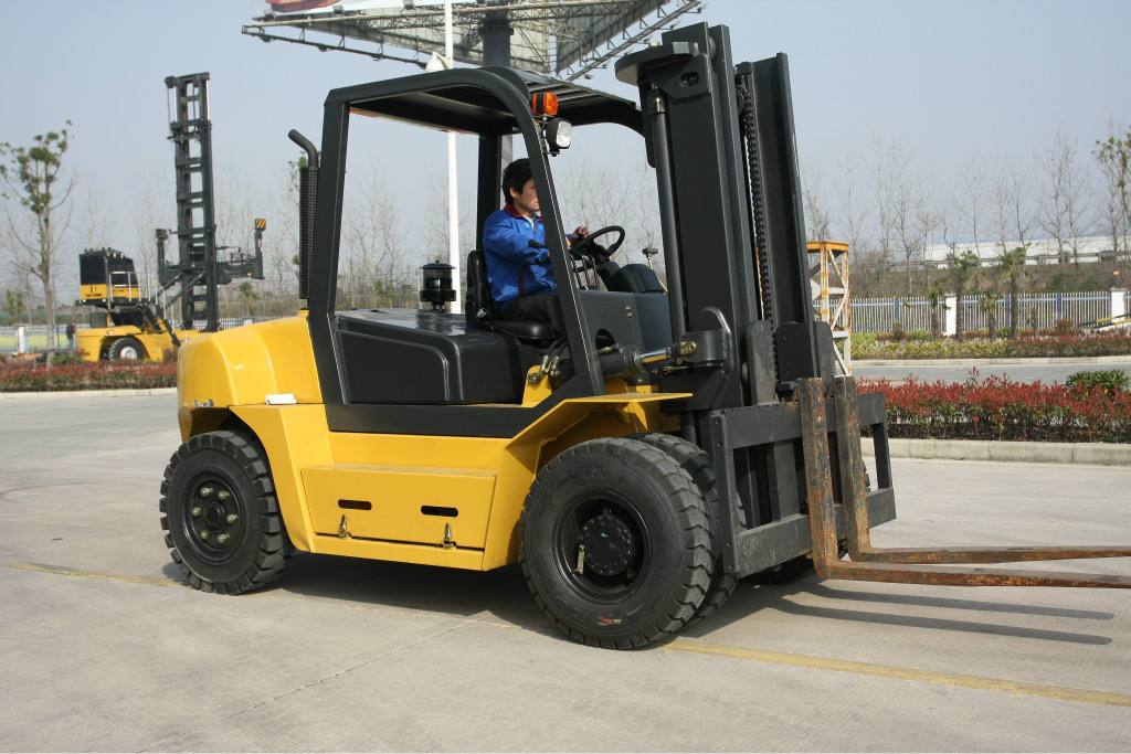 無(wú)錫設備搬運過(guò)程中叉車(chē)作業(yè)事故多發(fā)的原因有哪些？